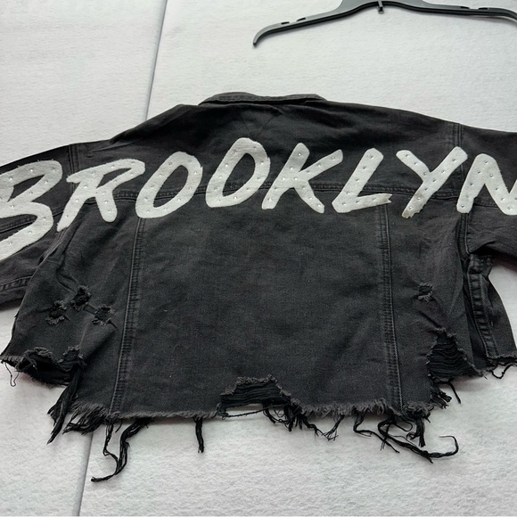 New Womens Cropped Denim Distressed Black jean jacket Trio Urban Size Small - Picture 2 of 9